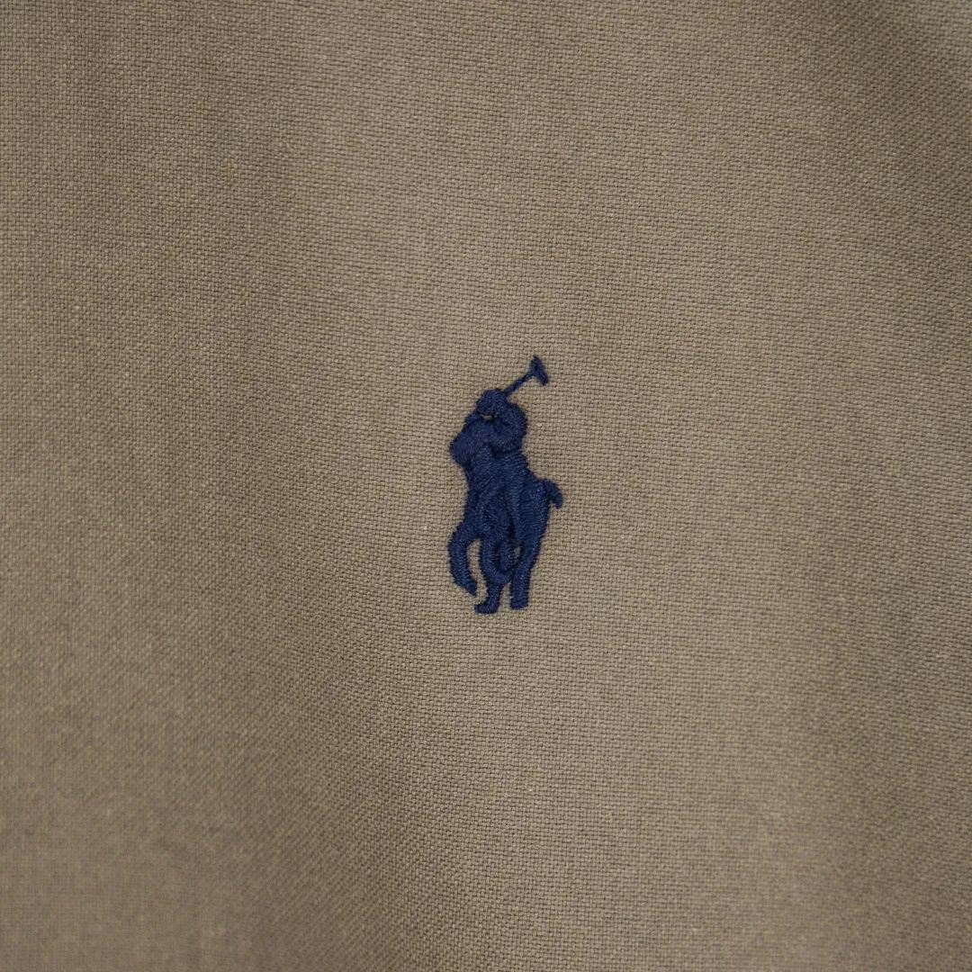P270 zp version [Exclusive supply] Ralph Lauren/Ralph Lauren's classic evergreen single product 100 cotton Oxford spun old money style casual long-sleeved shirt. 100% restored workmanship. The entire garment is embedded with seams and clean edges. The upper back seams are reorganized for a better fit. ✅ 100 cotton Oxford spun on the face. Pre-wash treatment. The texture is tight and soft. ✅ Custom dyed original pearlescent white bottom buttons. Size partitions. ✅ Special shaped chiffon foil is included in the collar door tube. It is not easy to deform and pull. ✅ RL classic version of the Oxford shirt. The thick and crisp feeling brought by the Oxford cloth. It can be worn alone or as an outer layer. It can be worn in all seasons. It is a must-have item in the wardrobe. Get it with your eyes closed. Color: black, white, pink, blue, carbon gray, khaki, navy blue and red label, dark blue and white label (8 colors) Size: S M L XL Number: WW10971